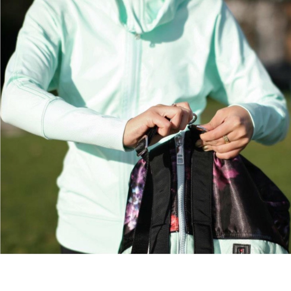 lululemon athletica Mint Aqua Performance Pullover - Picture 4 of 16